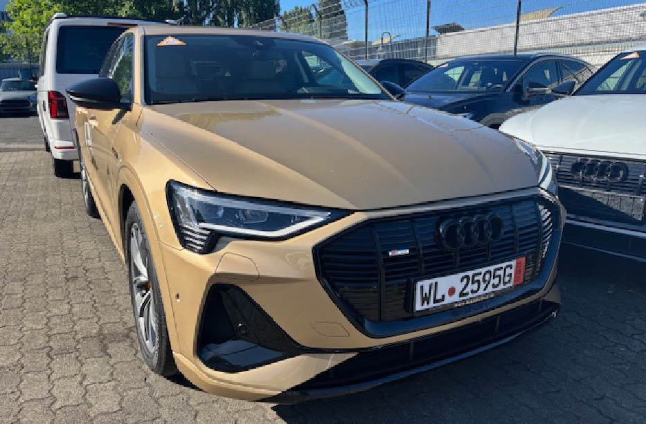 Audi Etron auf einem Parkplatz